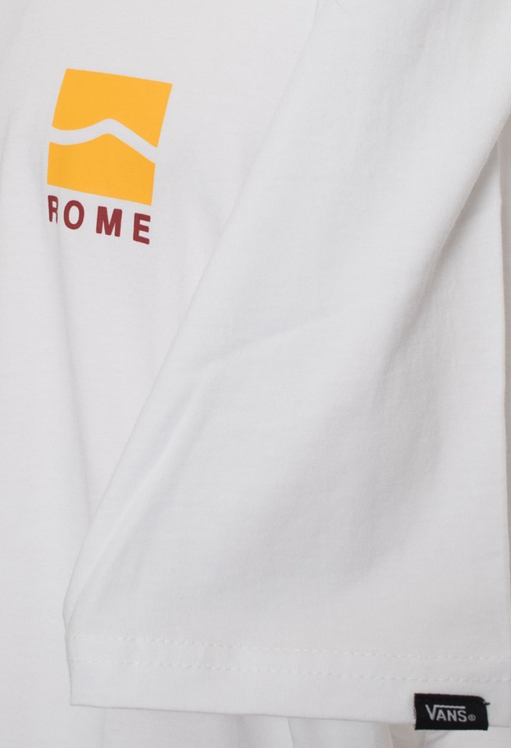 Close-up of Vans VN0A4CYDWHT1 T-shirt hem showing woven Vans tag and clean stitching.