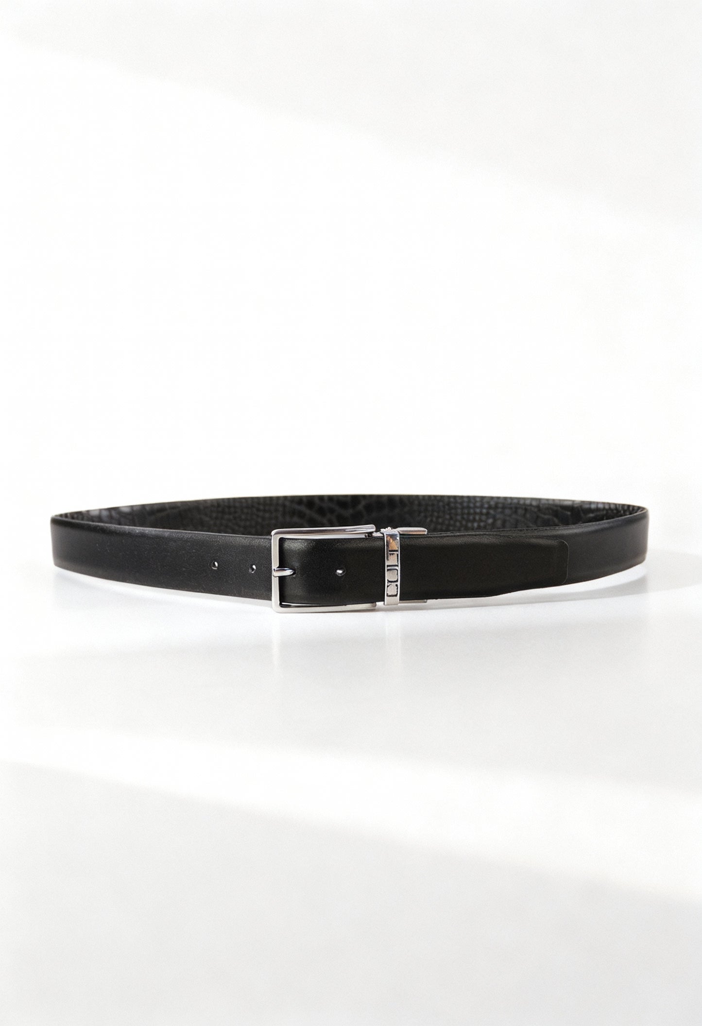 Cult X3EPMX981034 men's genuine leather belt, dark color, adjustable buckle.