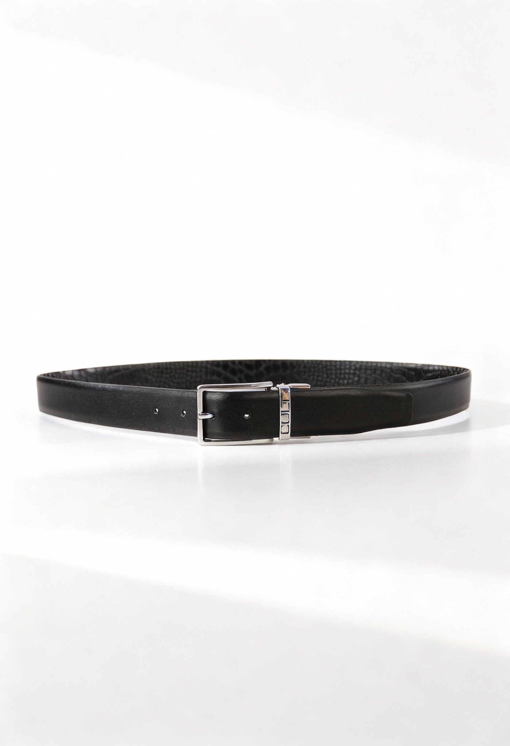 Cult X3EPMX981034 men's genuine leather belt, dark color, adjustable buckle.