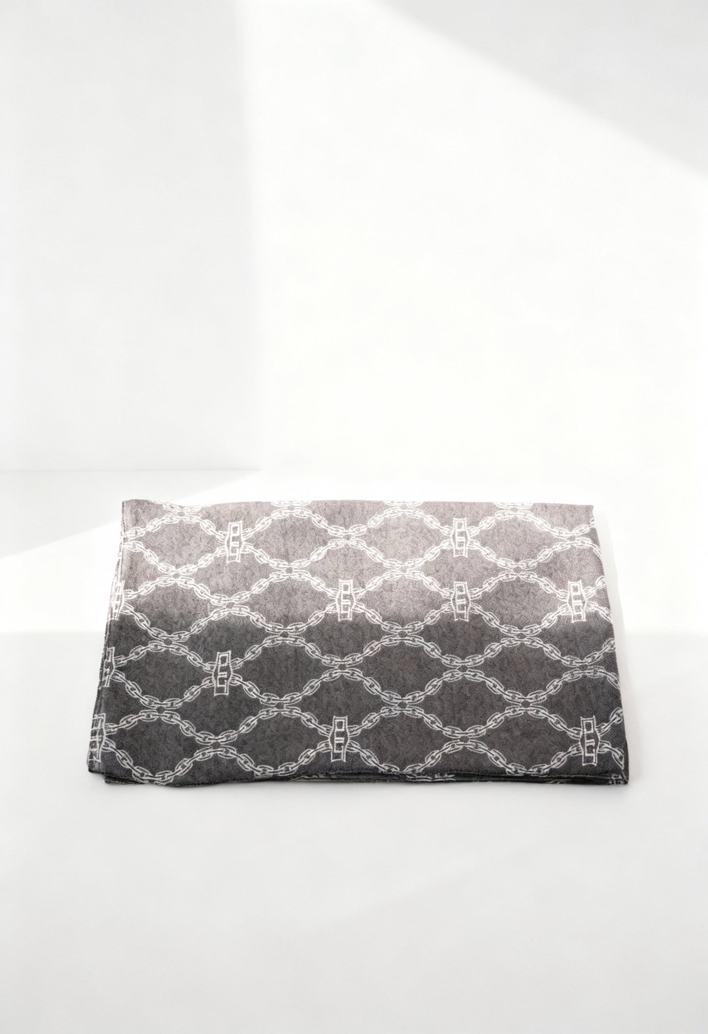 Cult X4EPUX005039 unisex scarf or shawl, patterned with a repeating grey chain/monogram design.