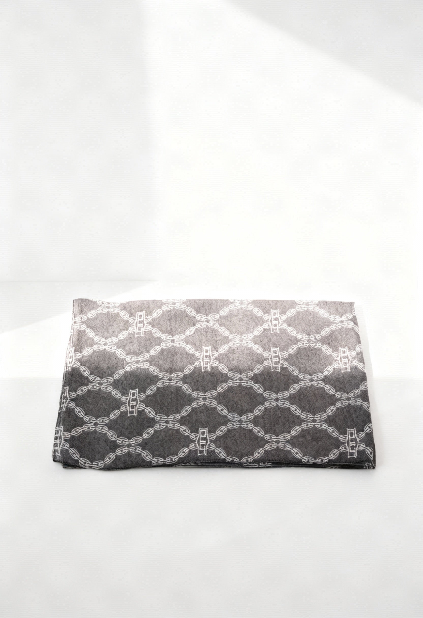 Cult X4EPUX005039 unisex scarf or shawl, patterned with a repeating grey chain/monogram design.