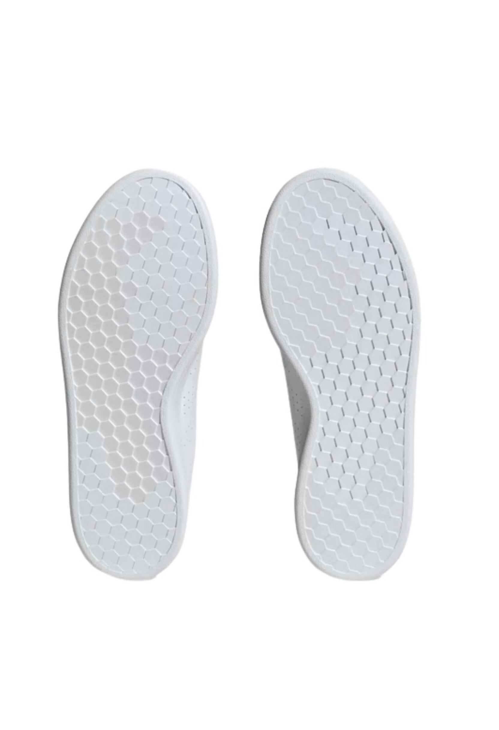 View of the durable rubber sole and tread pattern on the Adidas ADVANTAGE sneaker.