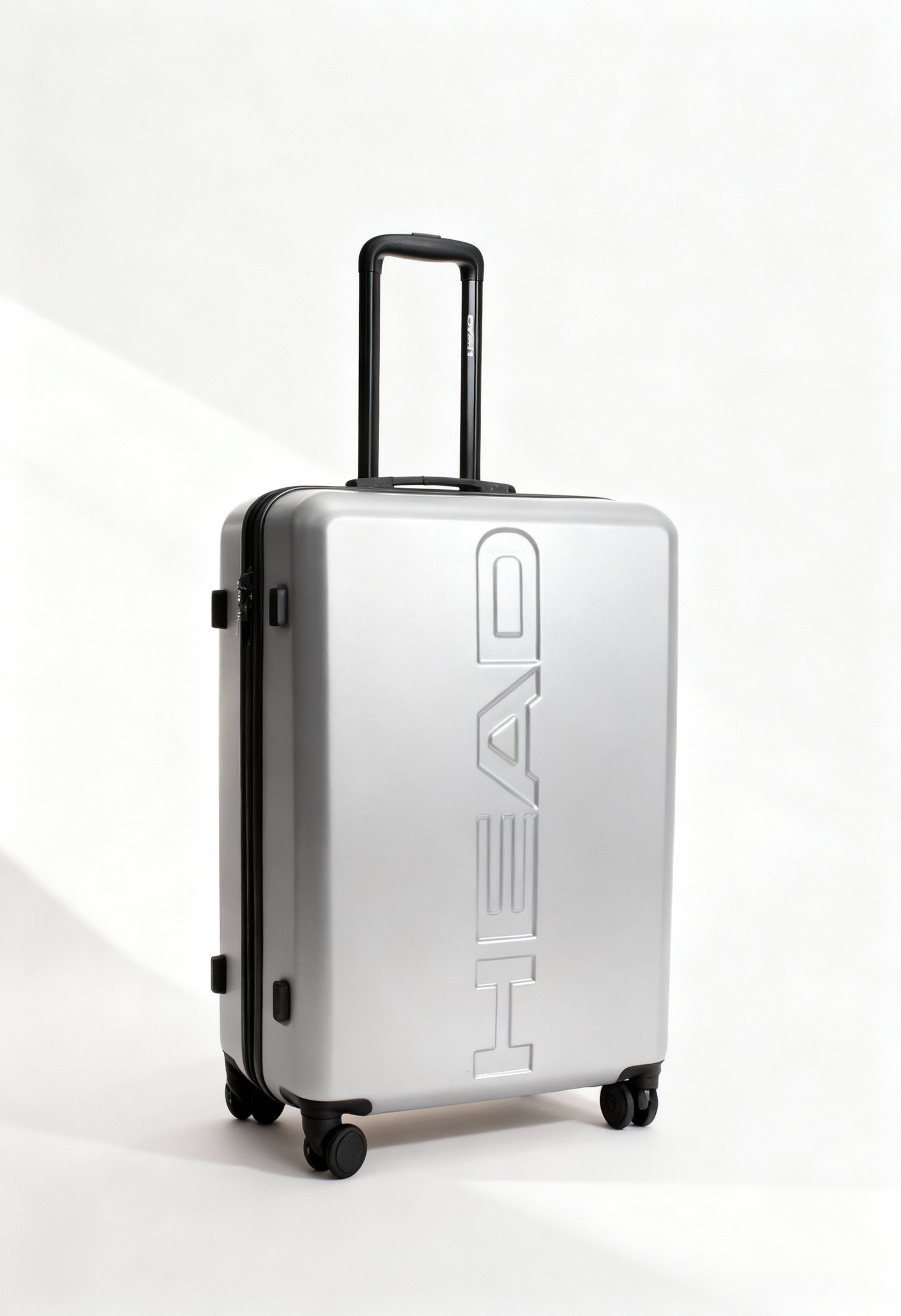 Front angle of the large silver Head HTR006 hard-shell suitcase with telescopic handle.