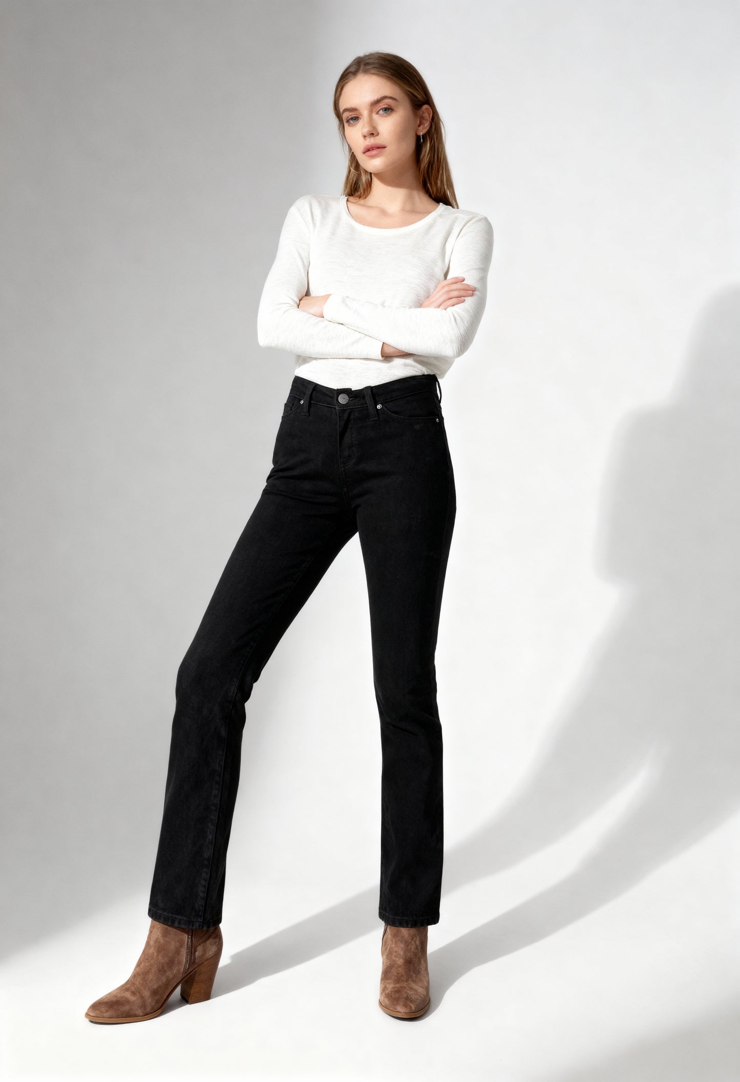 Full-length studio front view of the black Lee L34BTSFP regular jeans.