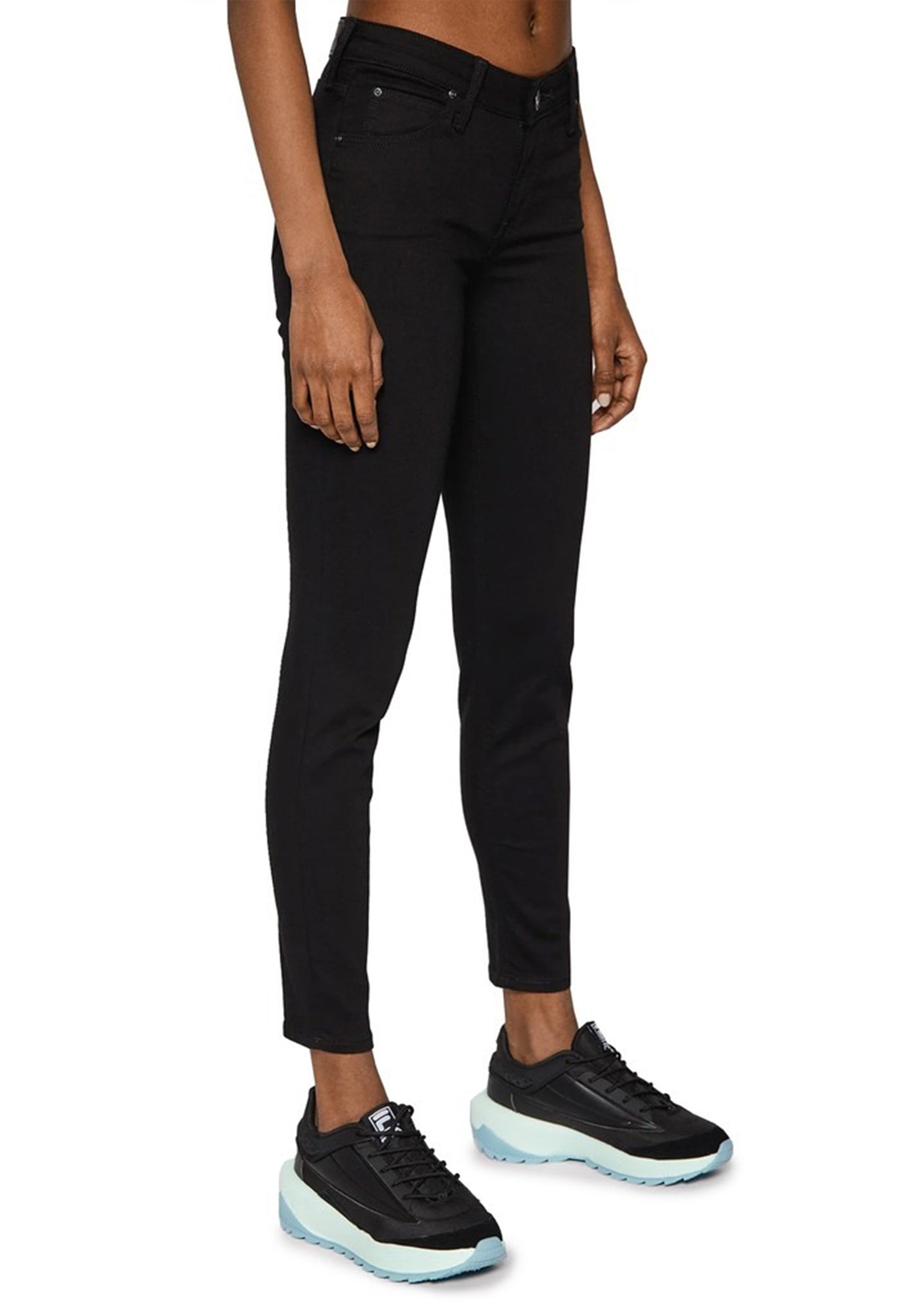 Studio front shot of the black Lee L526FS47 skinny jeans.