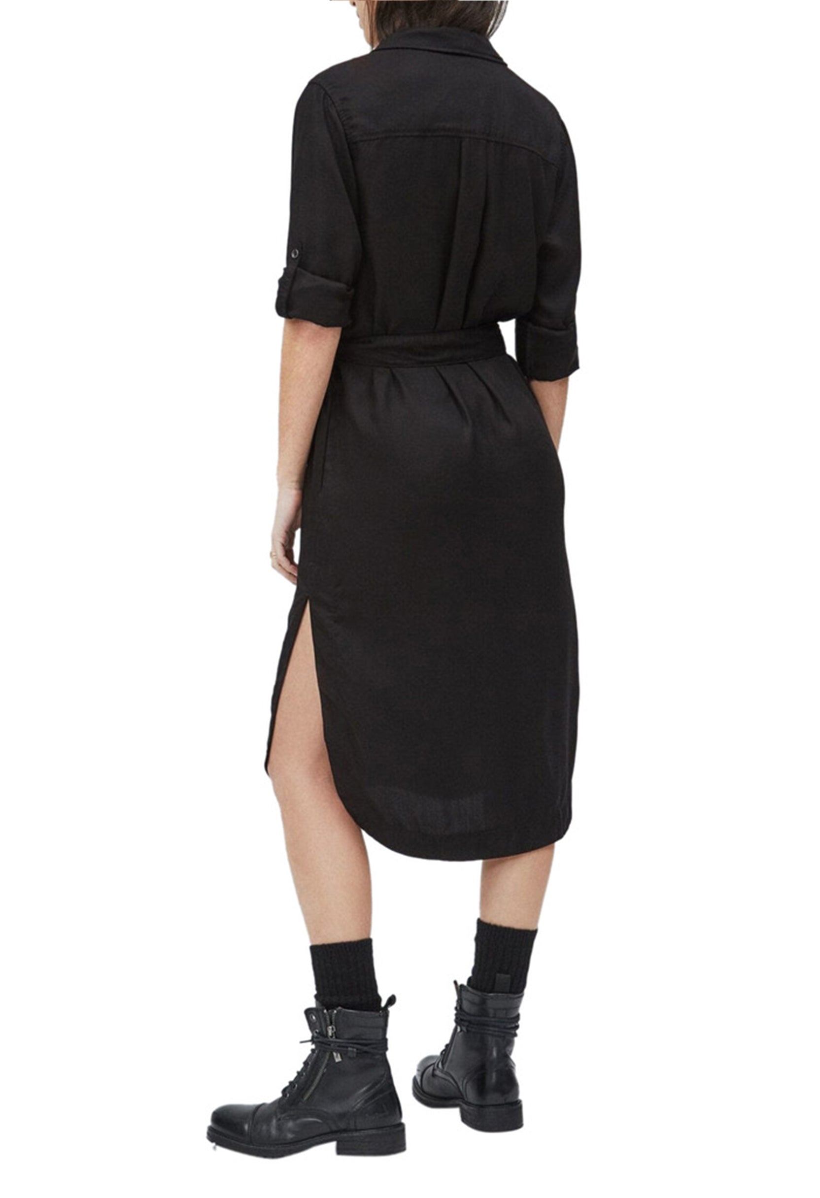 Close-up of the V-neckline and button fastening on the Pepe Jeans EDAN_PL952813 black dress.