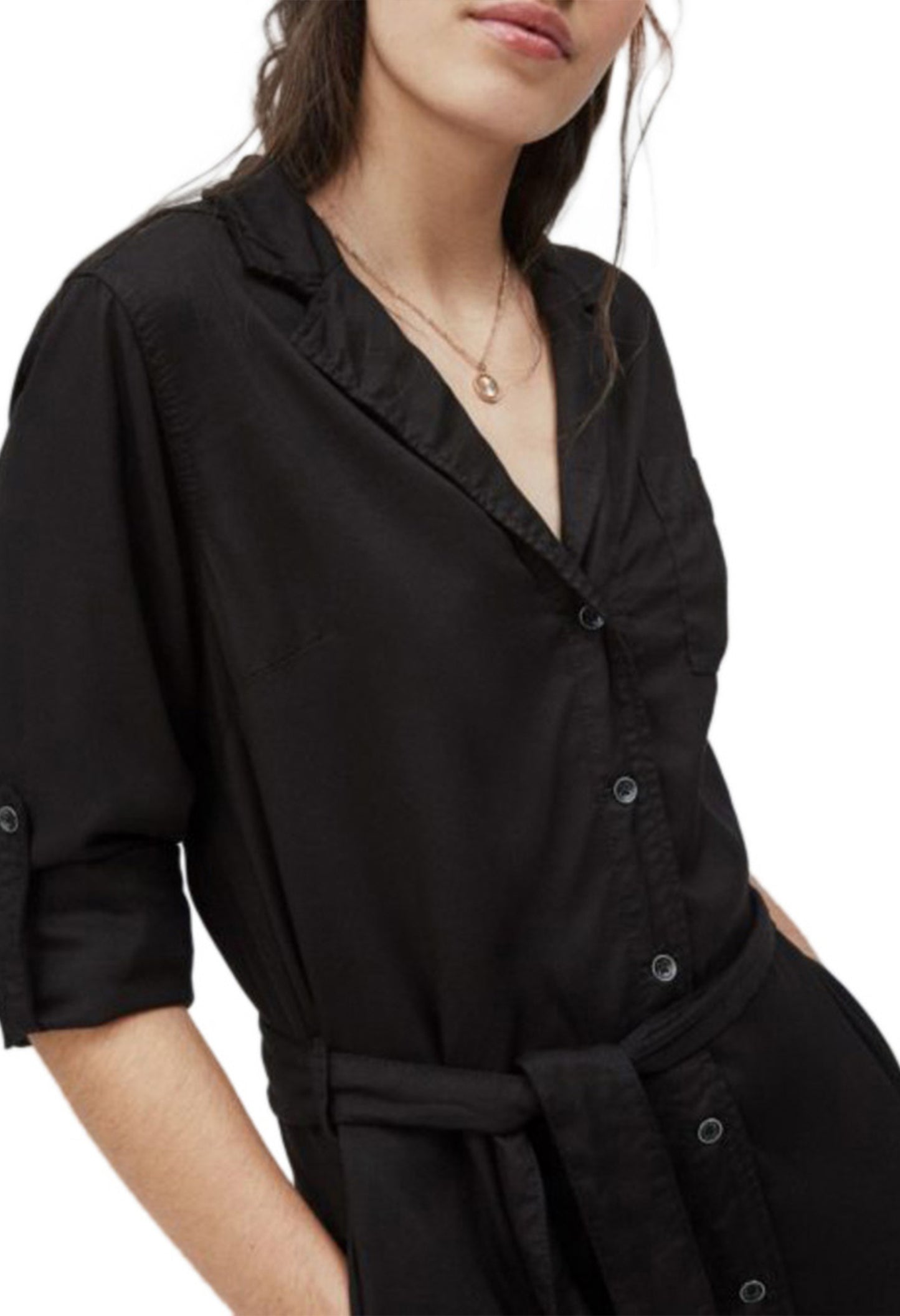Close-up the V-neckline and button fastening on the Pepe Jeans EDAN_PL952813 black dress.